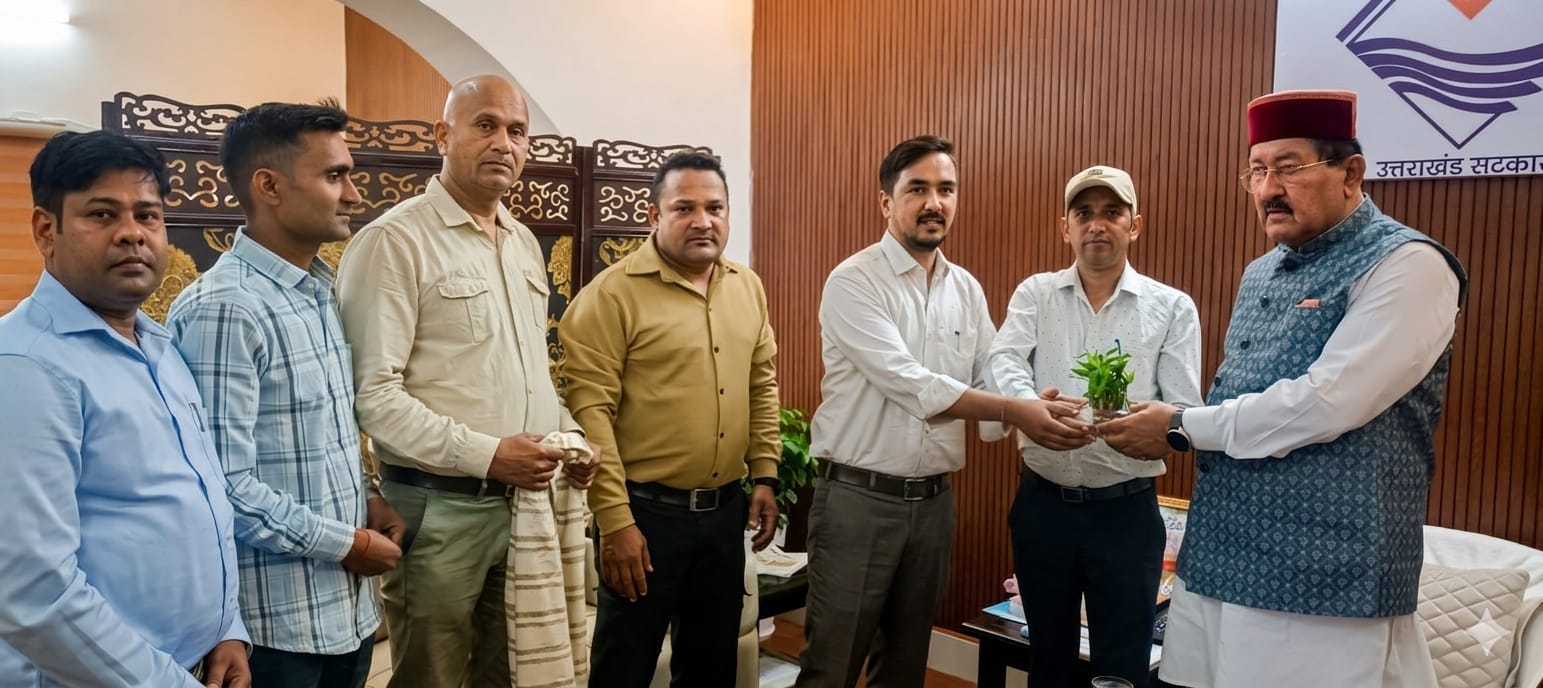 وفد من موظفي إدارة الصناعات يلتقي الوزير بهارات سينغ تشودري